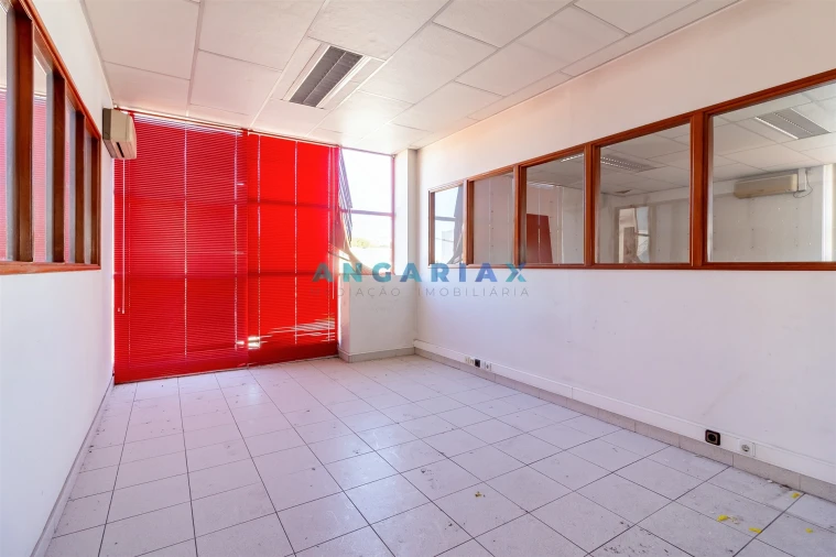 Armazém para Venda em Batalha Foto 7