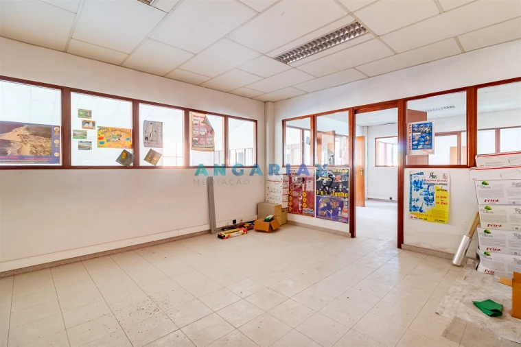 Armazém para Venda em Batalha Foto 16