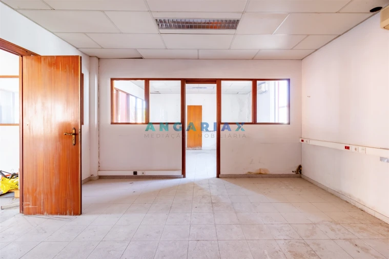 Armazém para Venda em Batalha Foto 12