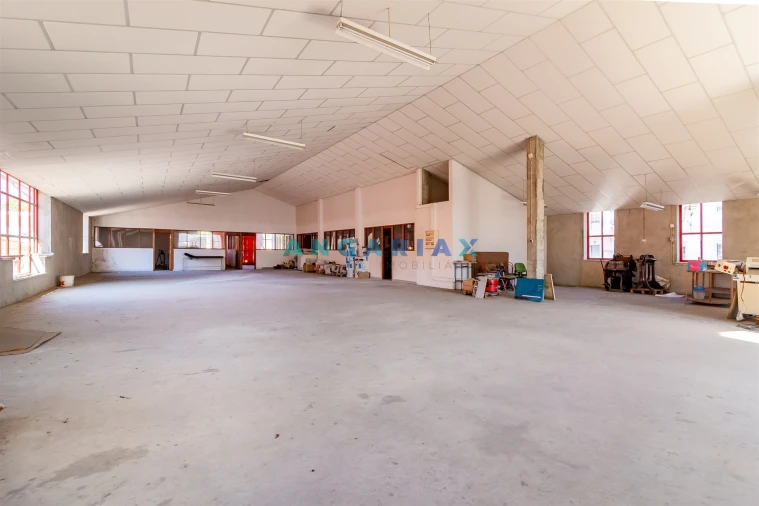 Armazém para Venda em Batalha Foto 9