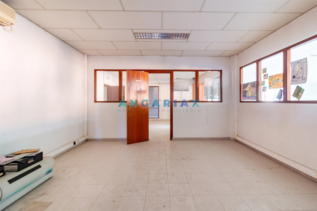 Armazém para Venda em Batalha Foto 16