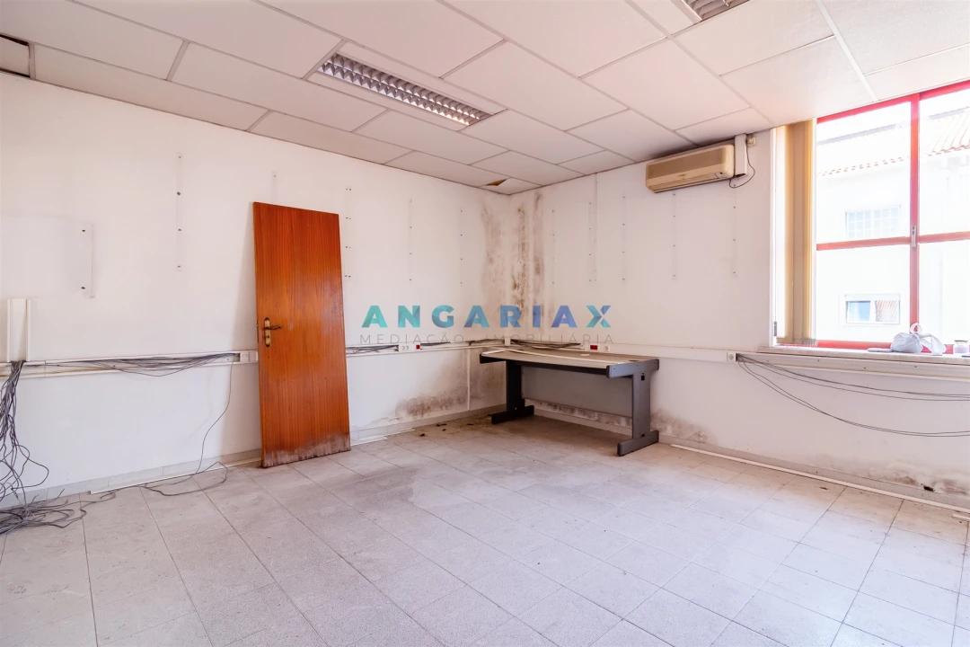 Armazém para Venda em Batalha Foto 14