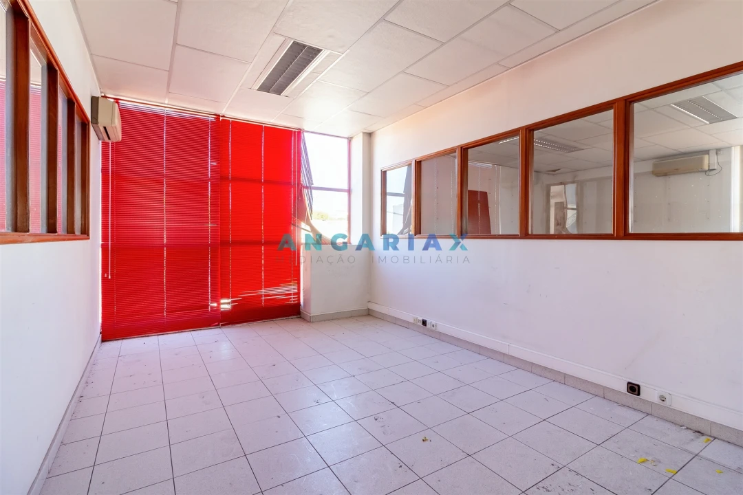 Armazém para Venda em Batalha Foto 9