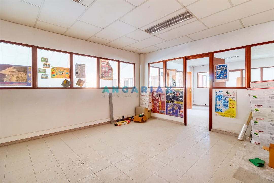 Armazém para Venda em Batalha Foto 17