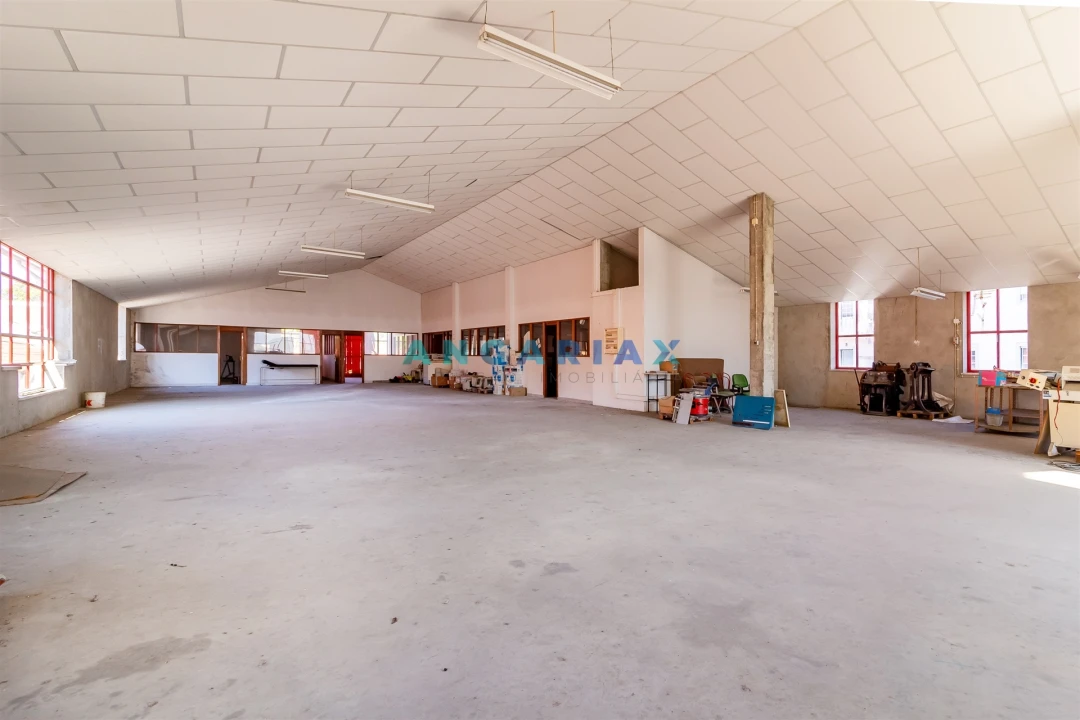 Armazém para Venda em Batalha Foto 4