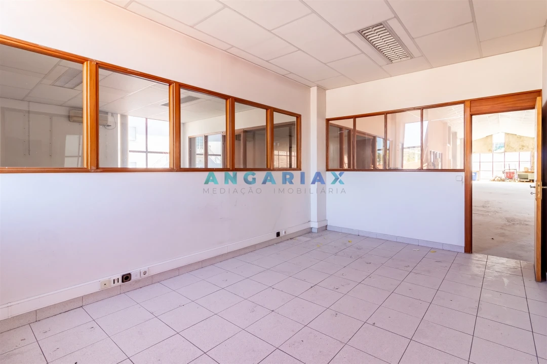 Armazém para Venda em Batalha Foto 12