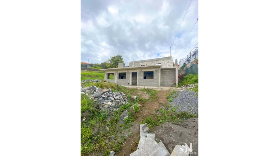 Moradia T3 para Venda em Estreito da Calheta Foto 1