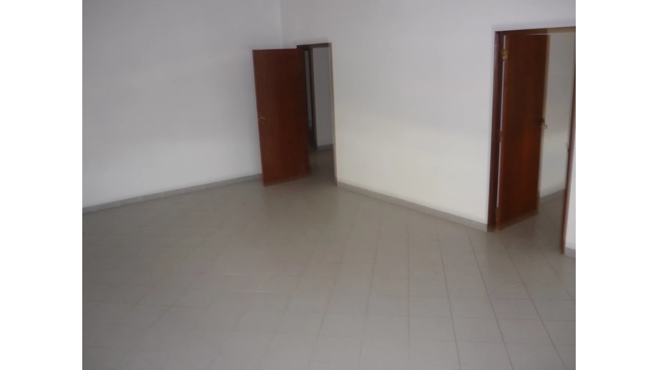 Escritório para Arrendamento em Rio de Mouro Foto 6