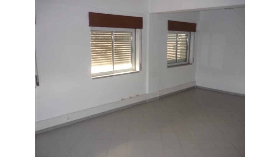 Escritório para Arrendamento em Rio de Mouro Foto 5