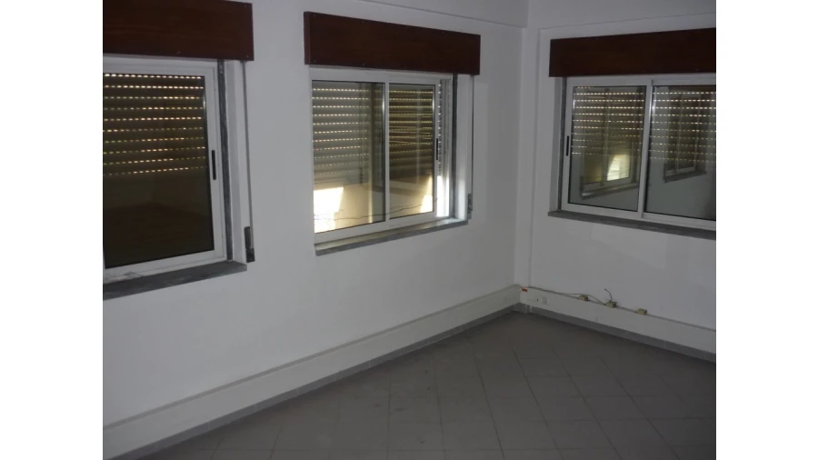 Escritório para Arrendamento em Rio de Mouro