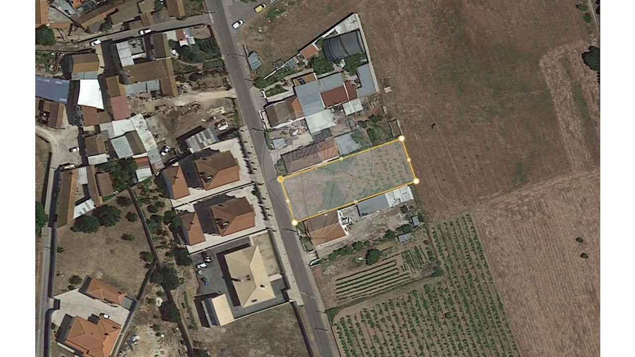 Terreno para Venda em Aveiras de Cima Foto 1
