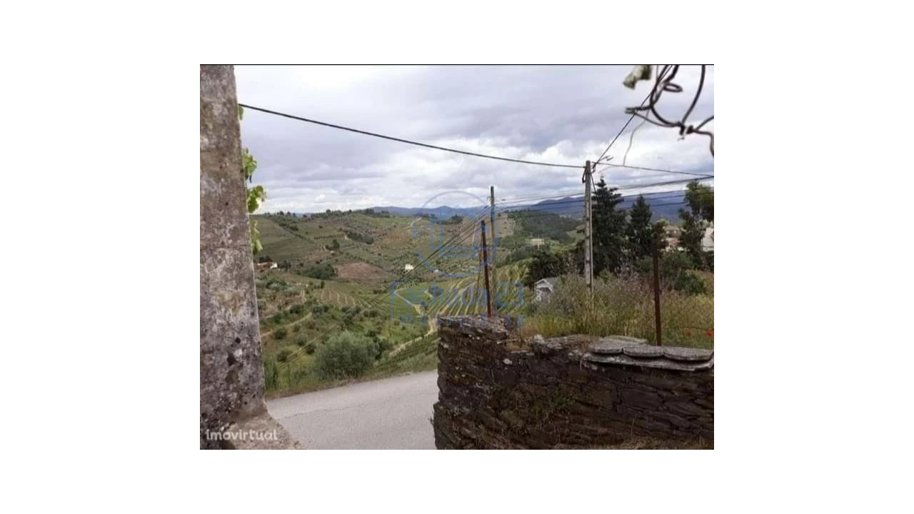 Moradia T2 para Venda em Covas do Douro Foto 3