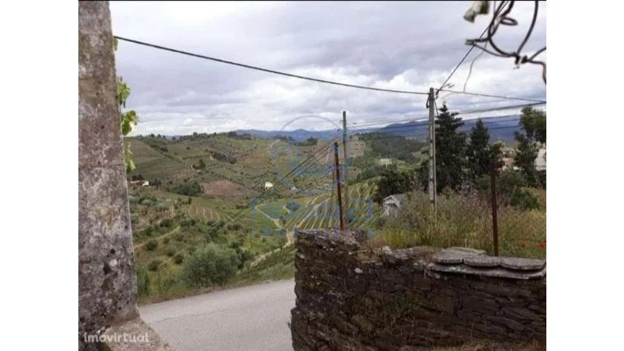 Moradia T2 para Venda em Covas do Douro Foto 3