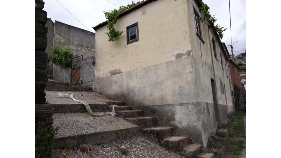 Moradia T2 para Venda em Covas do Douro Foto 7