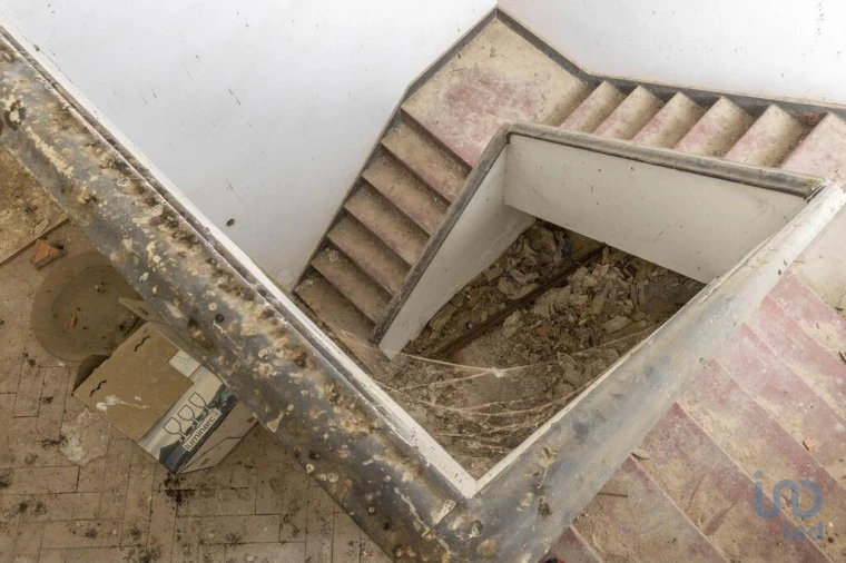 Prédio para Venda em Muge Foto 9