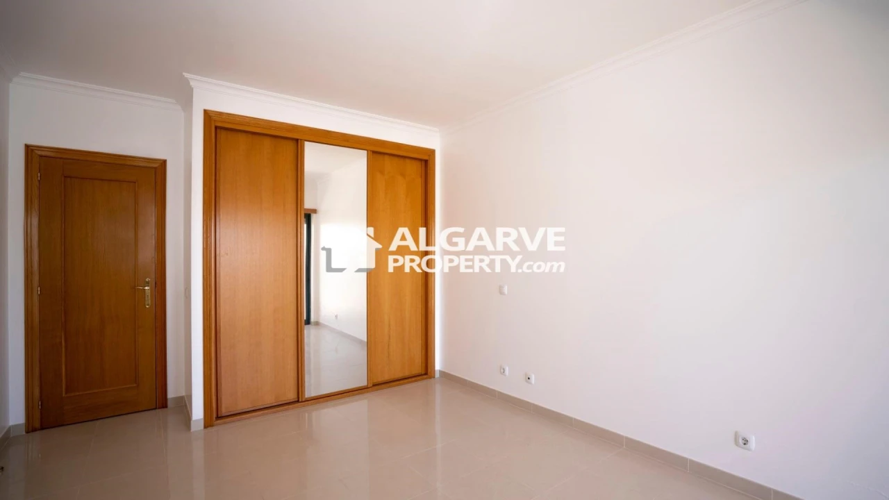 Apartamento T2 para Venda em Quarteira Foto 16