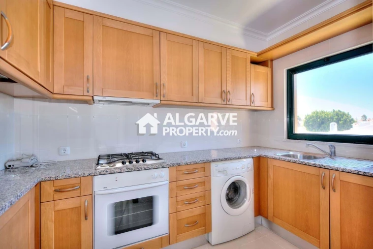Apartamento T2 para Venda em Quarteira Foto 4