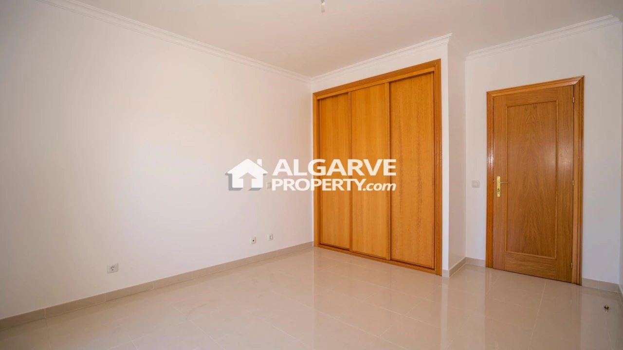 Apartamento T2 para Venda em Quarteira Foto 17