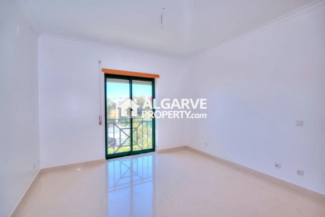 Apartamento T2 para Venda em Quarteira Foto 5
