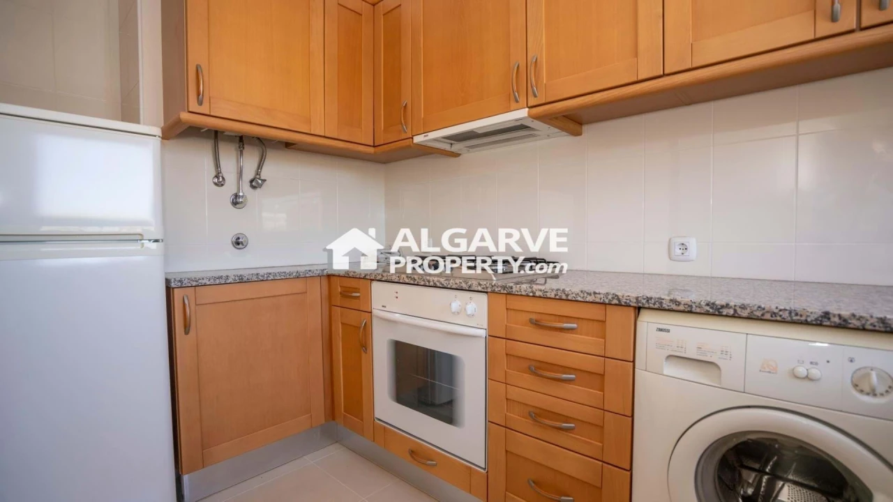 Apartamento T2 para Venda em Quarteira Foto 9