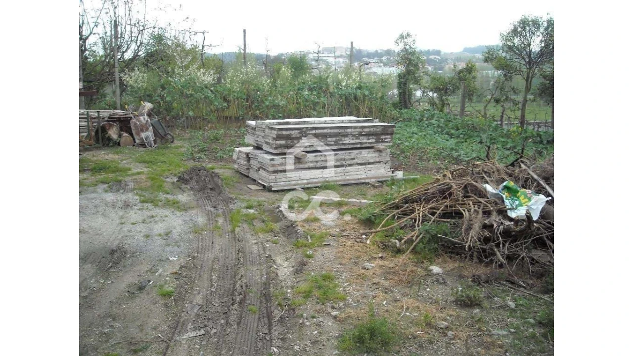Terreno para Venda em Oliveira, São Paio e São Sebastião Foto 1