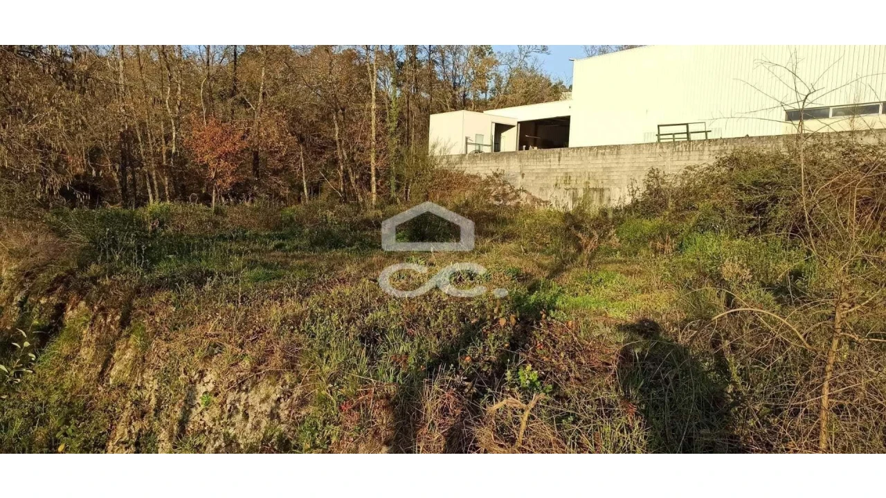 Terreno para Venda em Oliveira, São Paio e São Sebastião Foto 1