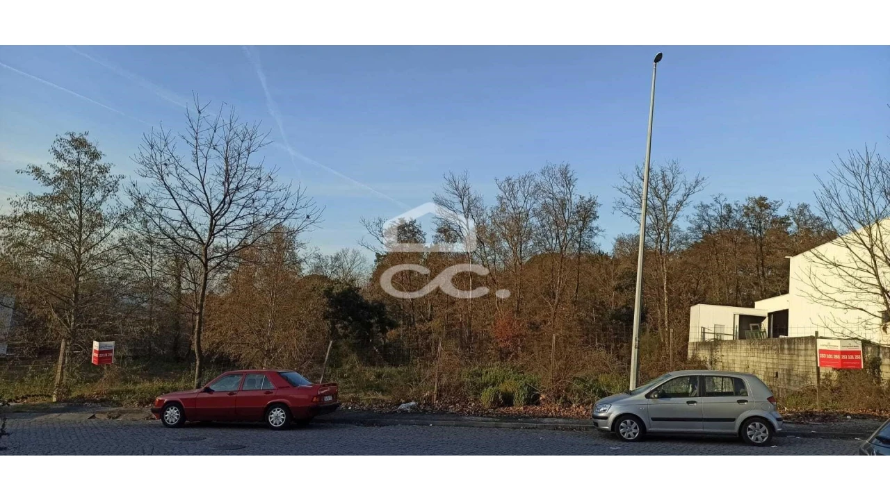 Terreno para Venda em Oliveira, São Paio e São Sebastião Foto 2