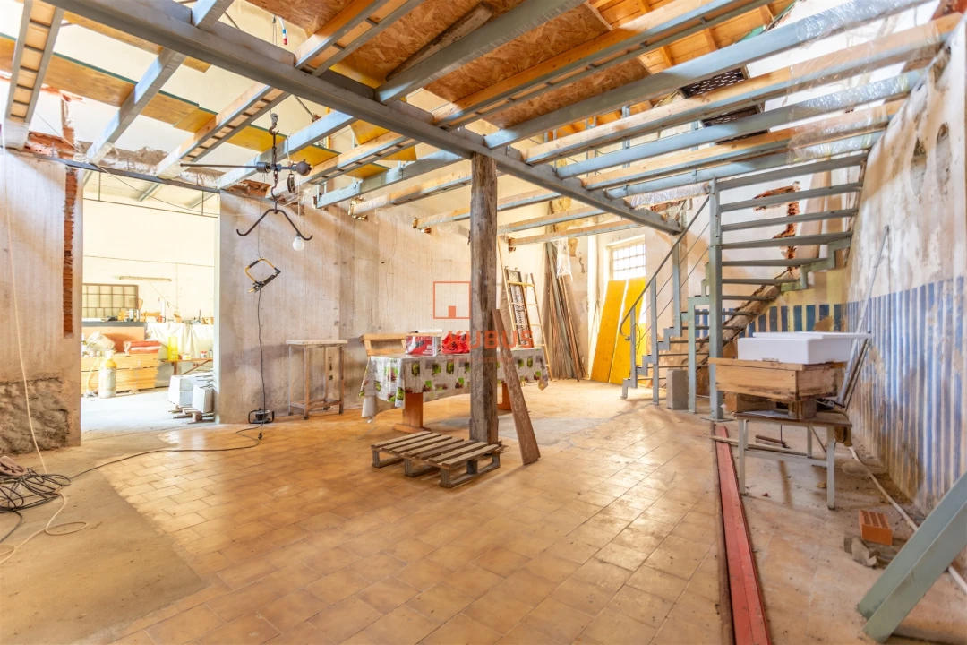 Armazém para Venda em Torres Novas (Santa Maria, Salvador e Santiago) Foto 12