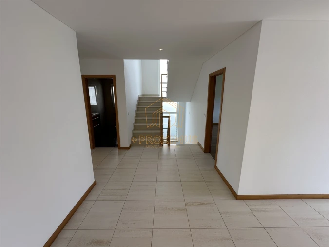 Moradia T4 para Venda em Tavarede Foto 11