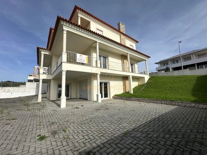 Moradia T4 para Venda em Tavarede Foto 56