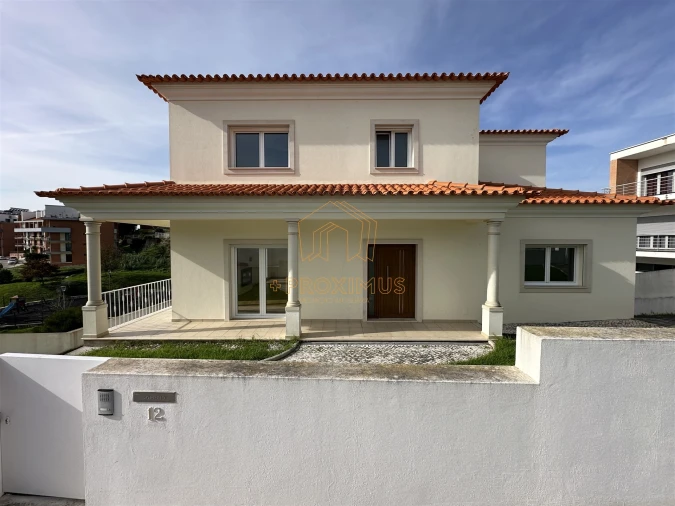 Moradia T4 para Venda em Tavarede Foto 3