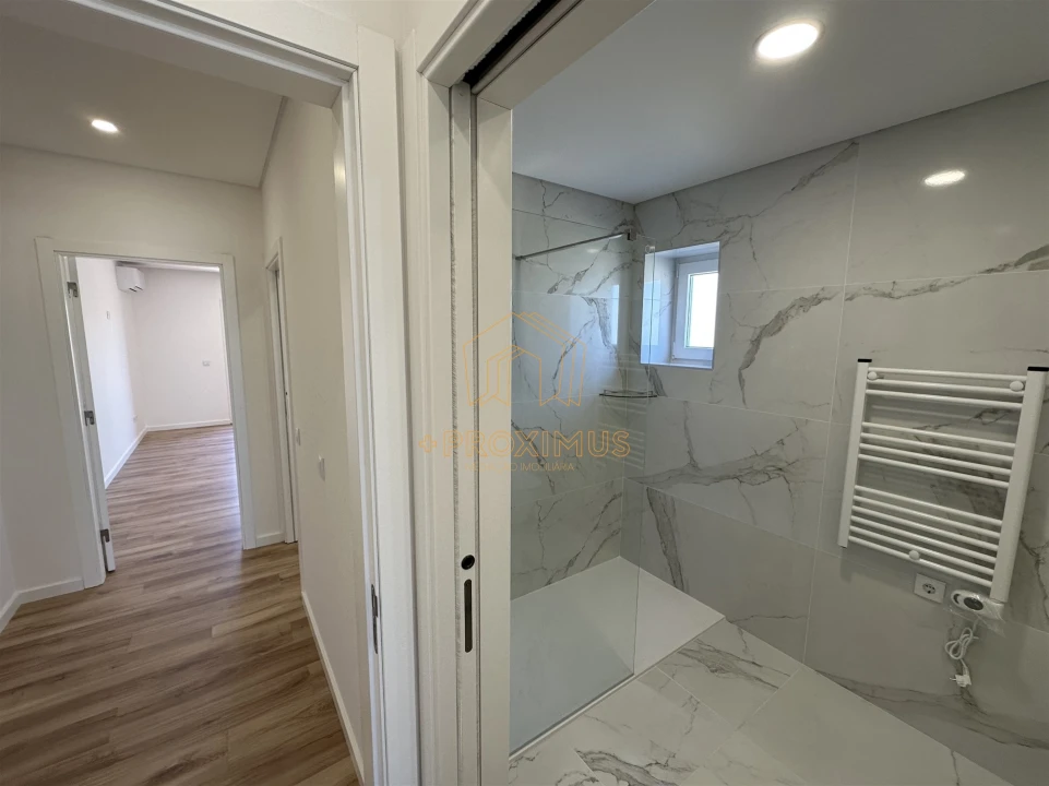 Apartamento T4 para Venda em Buarcos Foto 14