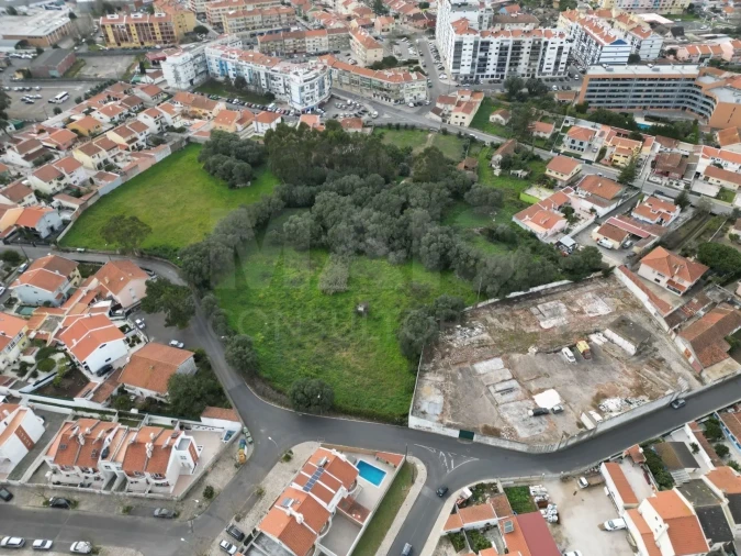Terreno para Venda em Algueirão-Mem Martins