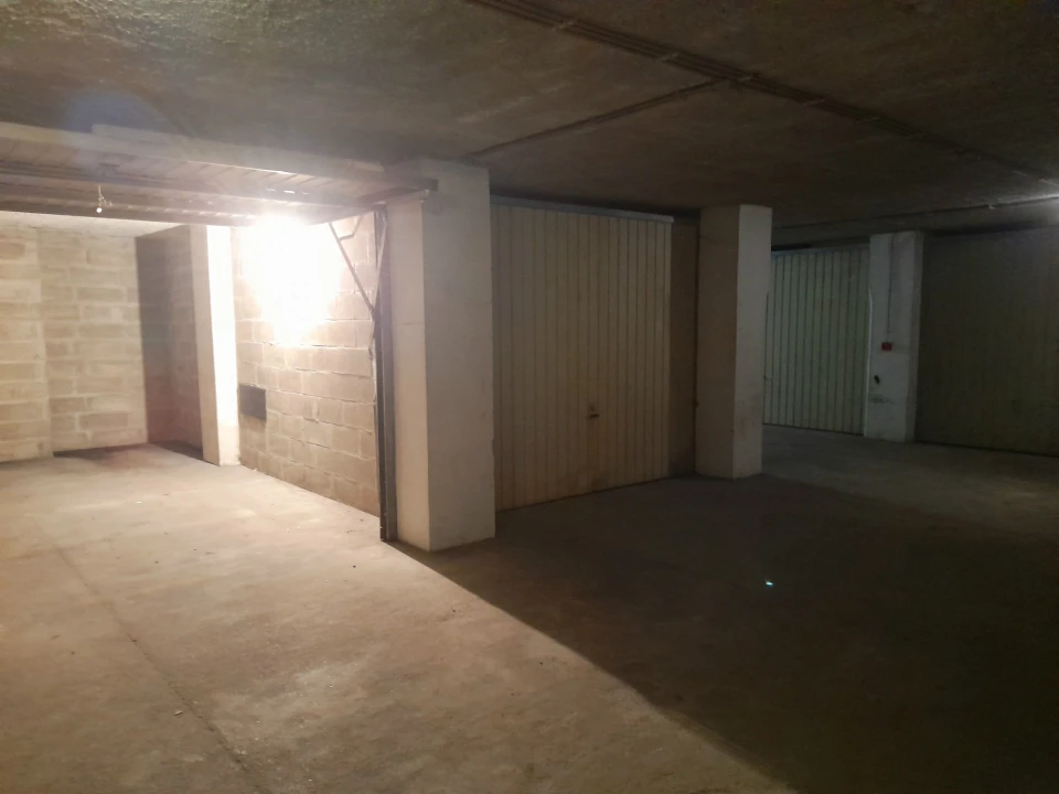 Garagem para Arrendamento em Eiras e São Paulo de Frades Foto 3