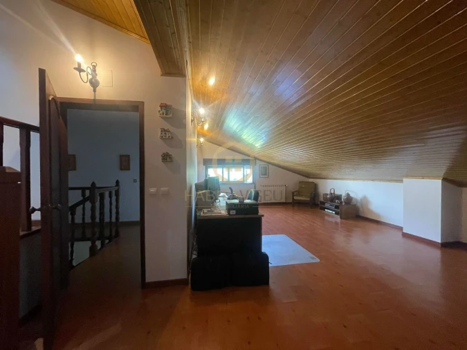 Moradia T6 para Venda em Satão Foto 12