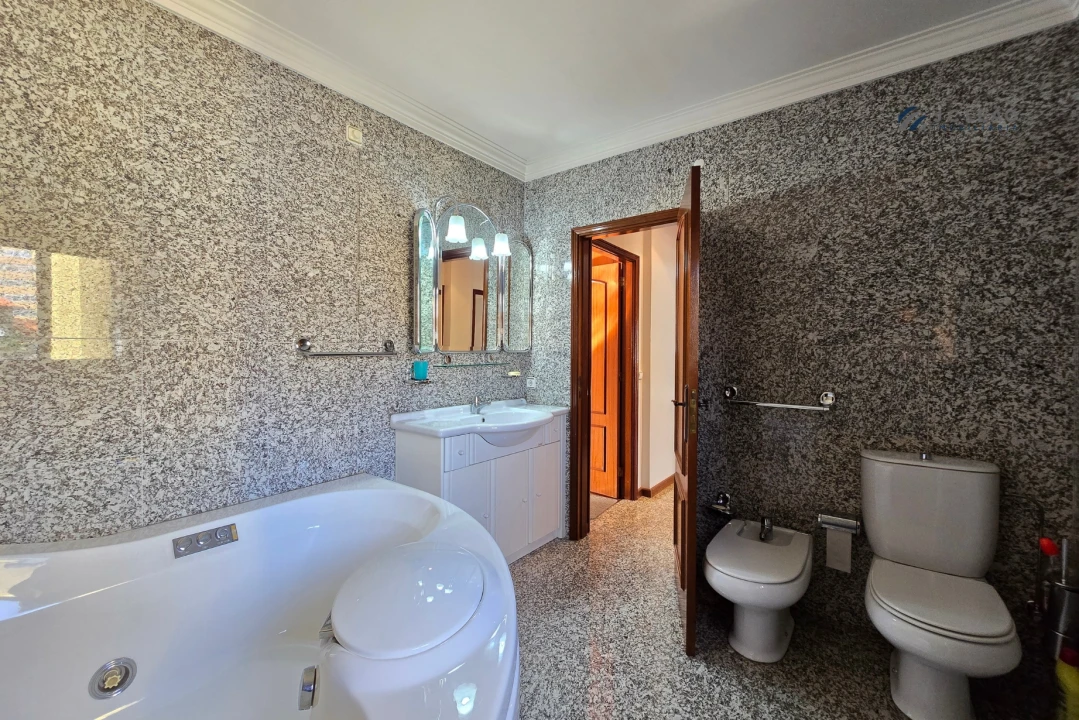 Moradia T5 para Venda em São Mamede de Infesta e Senhora da Hora Foto 31