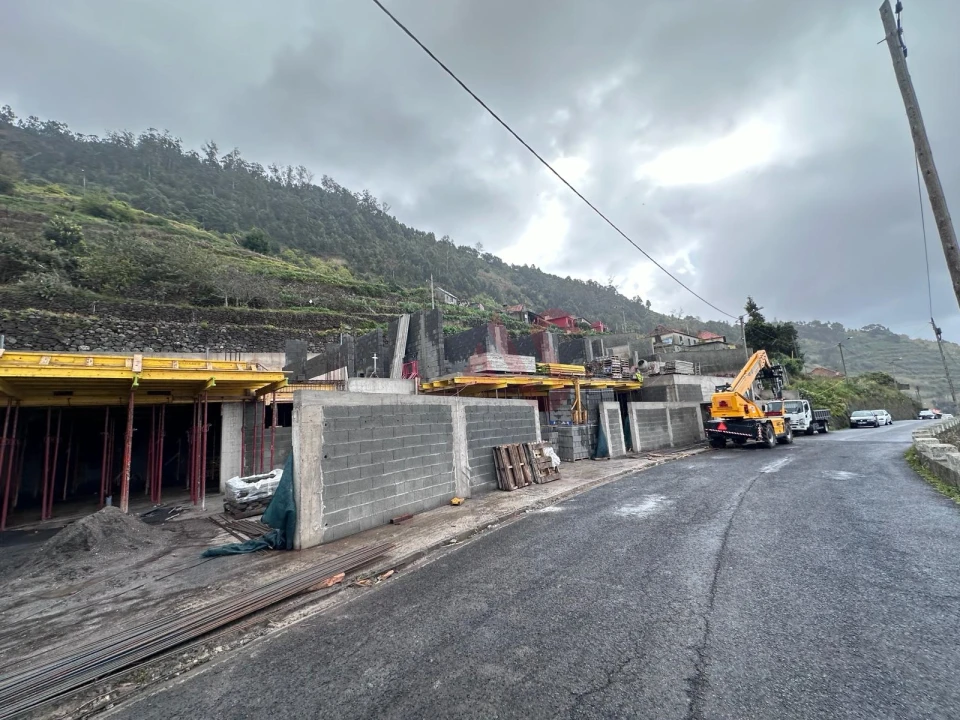 Moradia T3 para Venda em Arco da Calheta Foto 14