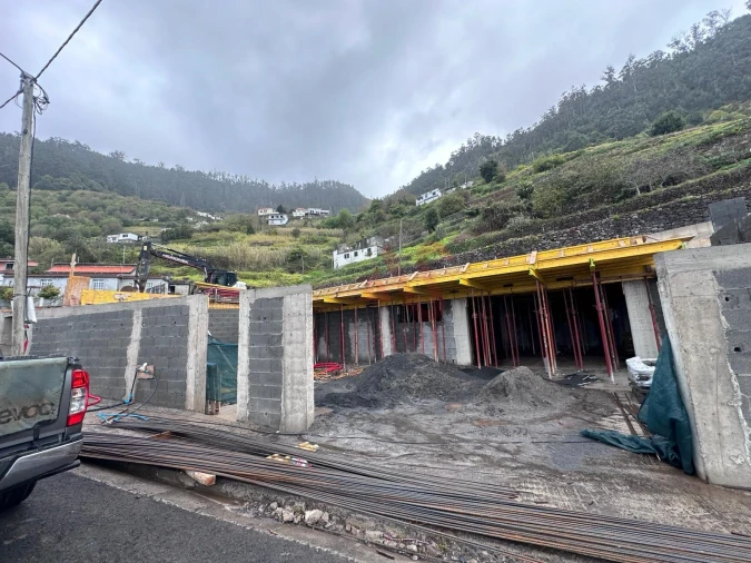 Moradia T3 para Venda em Arco da Calheta Foto 15