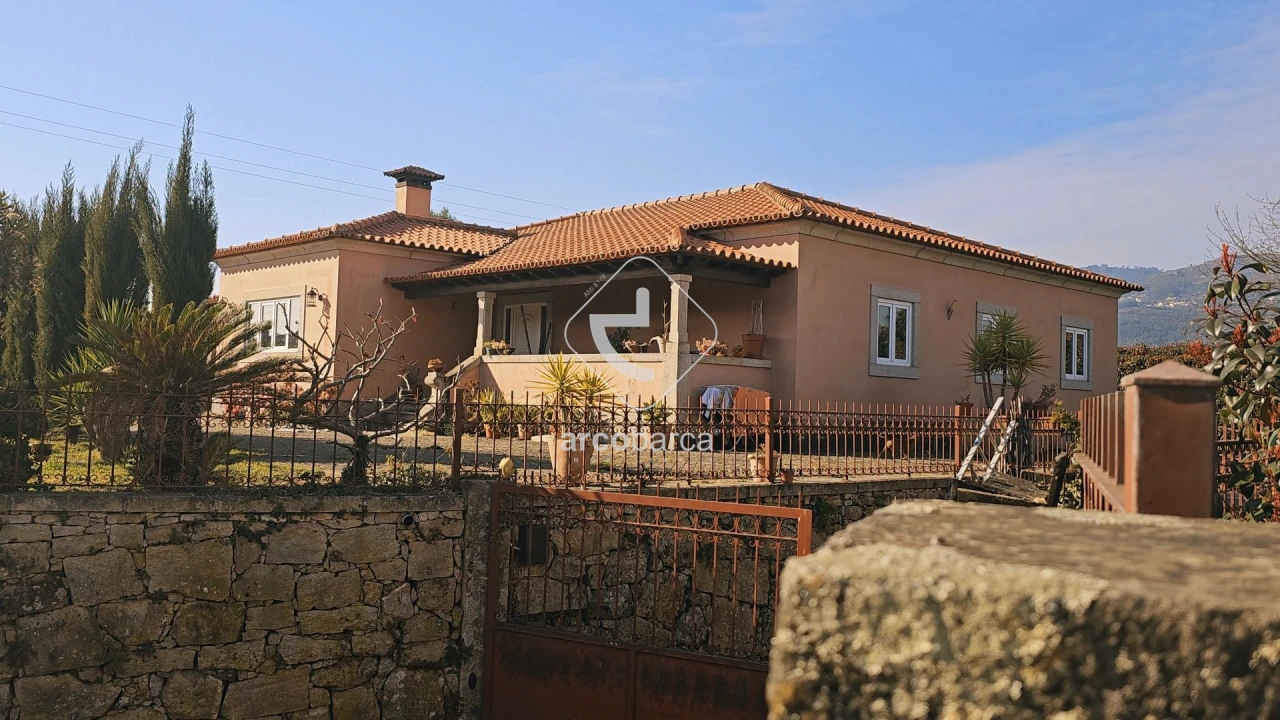 Moradia T3 para Venda em Gemieira Foto 1