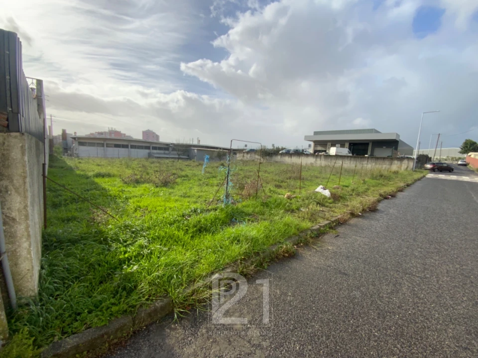 Terreno para Venda em Cacém e São Marcos Foto 1