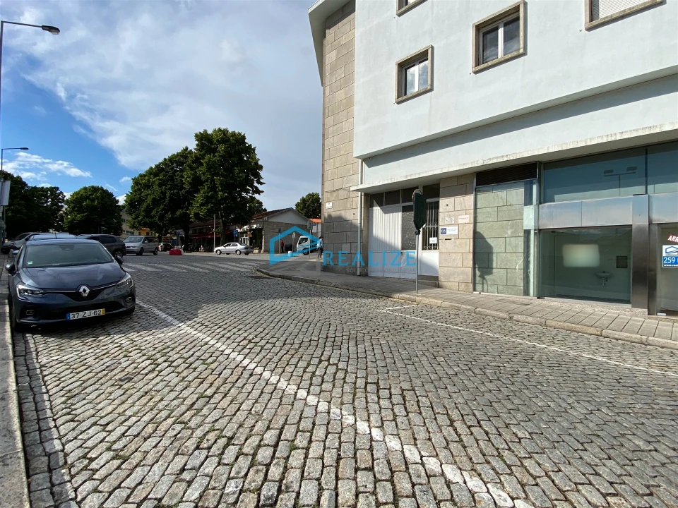 Loja para Arrendamento em Nossa Senhora da Conceição, São Pedro e São Dinis Foto 4