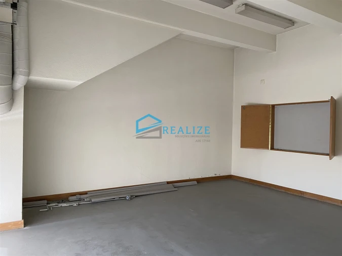 Loja para Arrendamento em Nossa Senhora da Conceição, São Pedro e São Dinis Foto 36