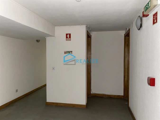 Loja para Arrendamento em Nossa Senhora da Conceição, São Pedro e São Dinis Foto 31