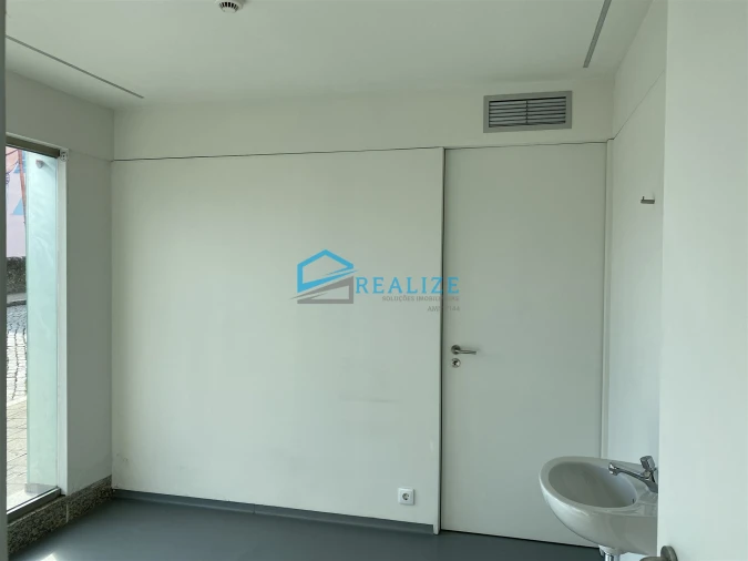 Loja para Arrendamento em Nossa Senhora da Conceição, São Pedro e São Dinis Foto 14