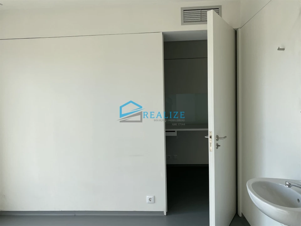 Loja para Arrendamento em Nossa Senhora da Conceição, São Pedro e São Dinis Foto 15