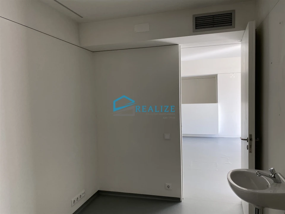 Loja para Arrendamento em Nossa Senhora da Conceição, São Pedro e São Dinis Foto 17