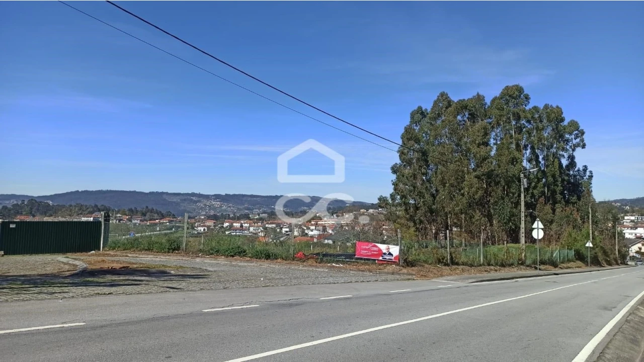 Terreno para Venda em Fafe Foto 2