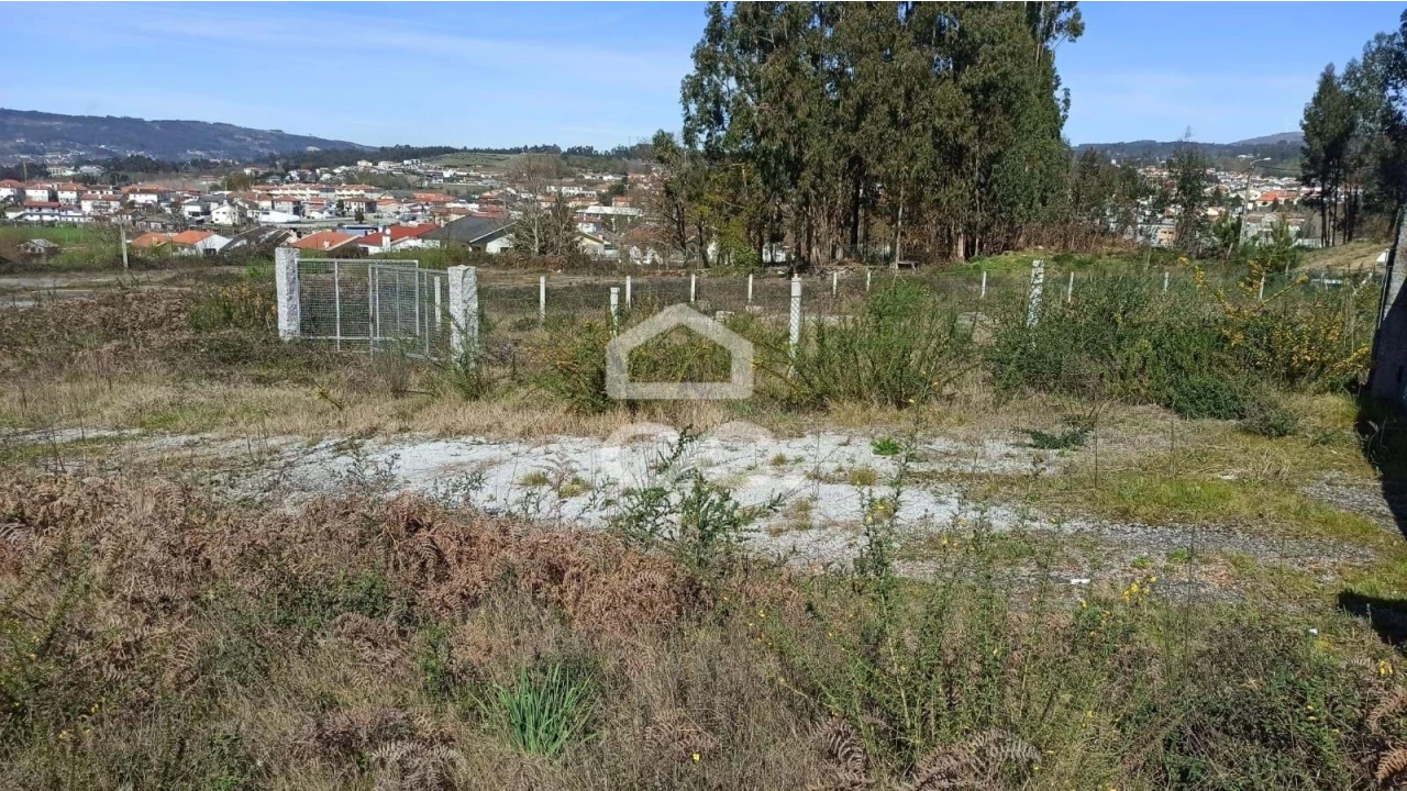 Terreno para Venda em Fafe Foto 4