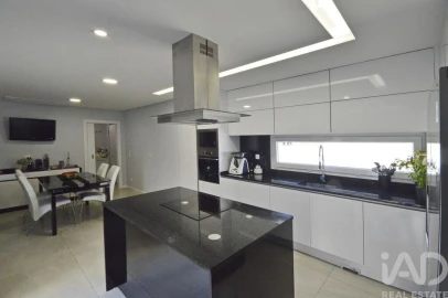 Moradia T4 para Venda em Corroios