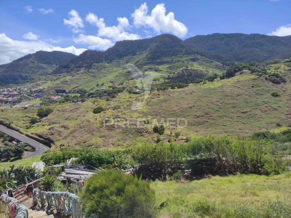 Terreno para Venda em Caniçal Foto 1
